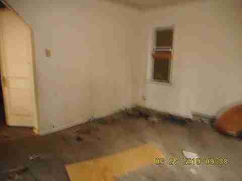 8523 Strathmoor (21)_m.jpg